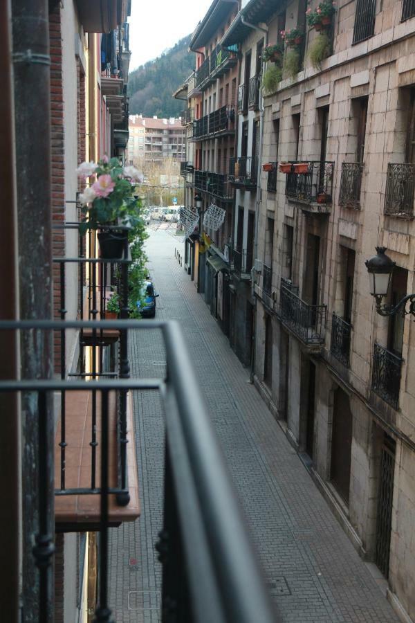 Apartamento Erdi Kale Azpeitia Bagian luar foto
